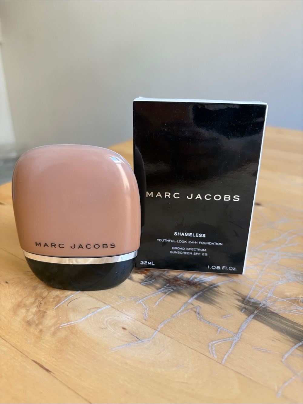 Marc Jacobs Shameless Compact Foundation - Tan Y480